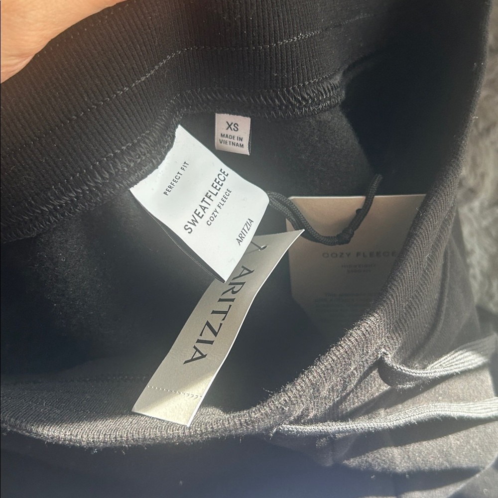 NWT Aritzia Cozy Fleece Perfect Banded Wide Sweatpant - Picture 2 of 4